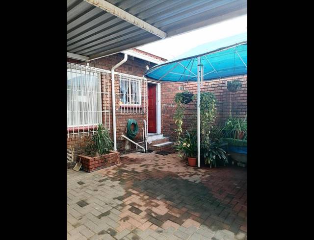 3 BEDROOM APARTMENT FOR SALE IN BOKSBURG SOUTH